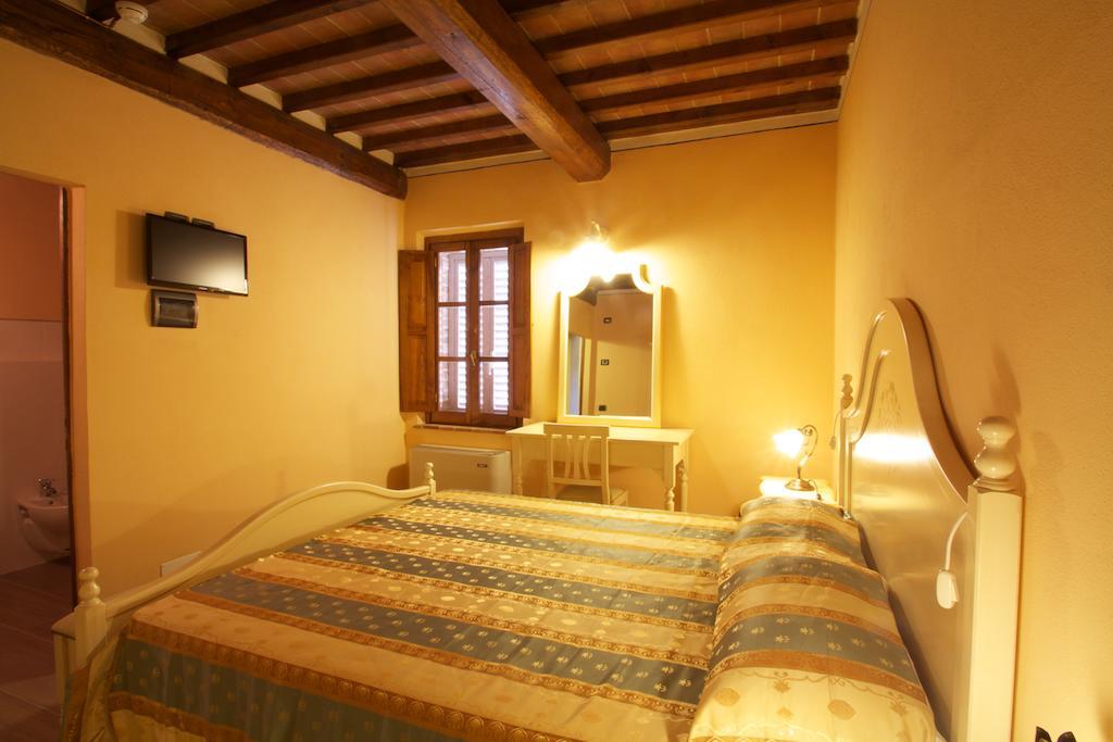 Relais La Leopolda Hotel Abbadia di Montepulciano Szoba fotó